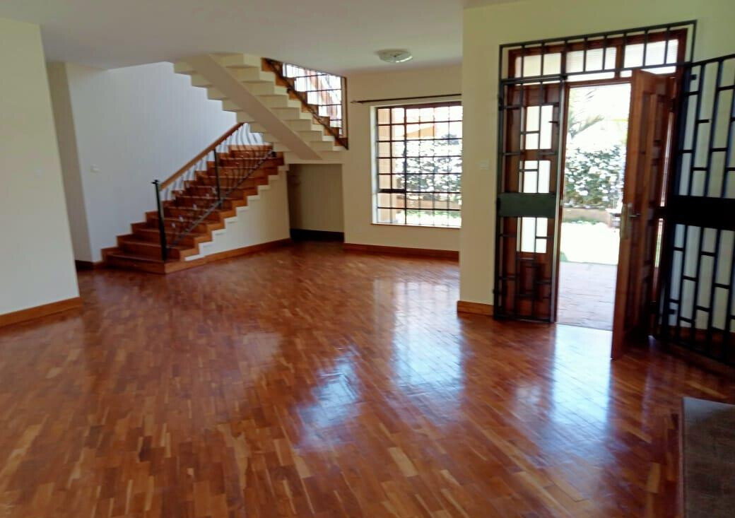 Pet-Friendly 5-Ensuite Townhouse with DSQ - Lavington