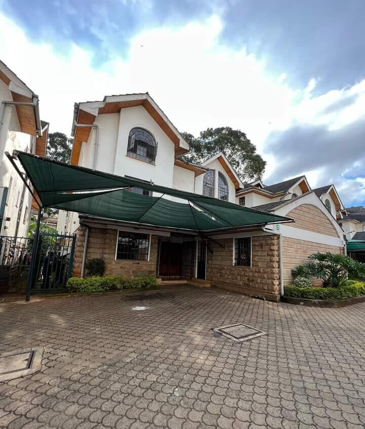 Pet-Friendly 5-Ensuite Townhouse with DSQ - Lavington