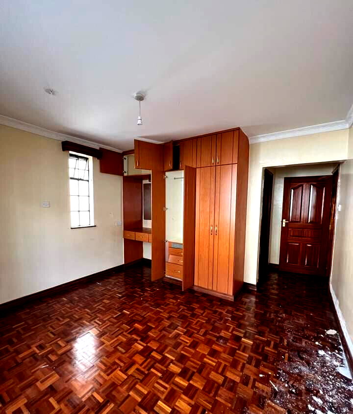 Pet-Friendly 5-Ensuite Townhouse with DSQ - Lavington