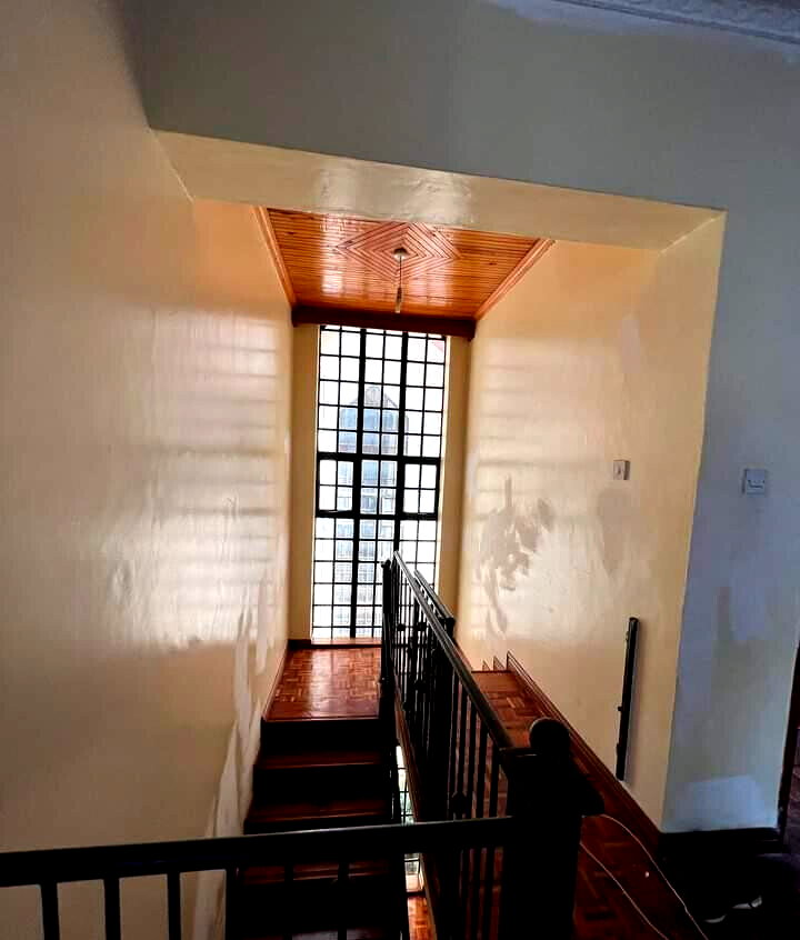 Pet-Friendly 5-Ensuite Townhouse with DSQ - Lavington