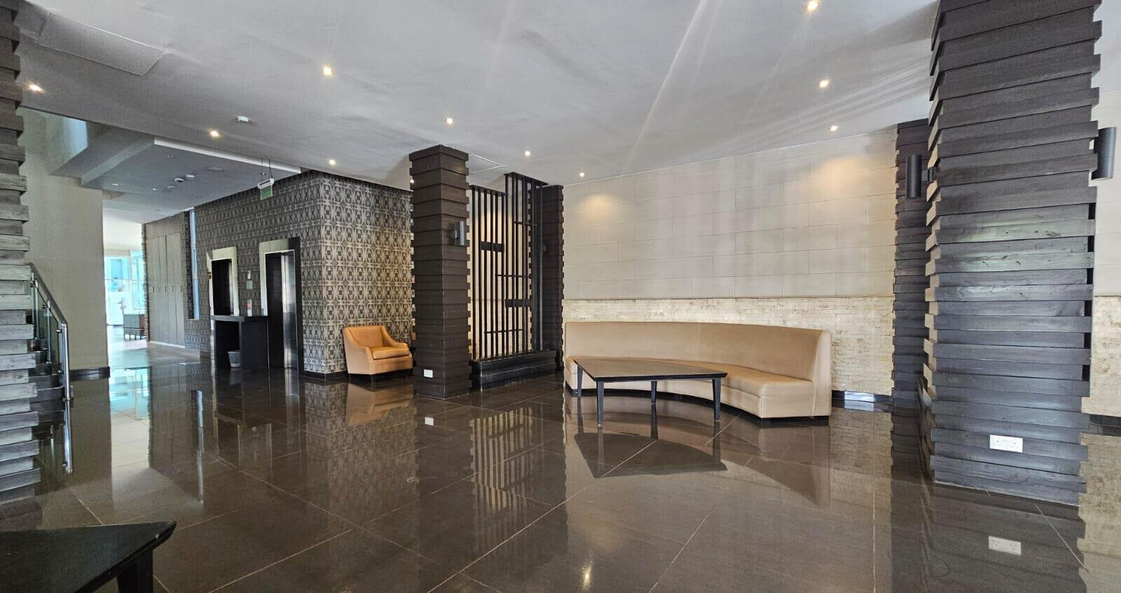 3BR All-Ensuite with Italian Kitchen & Indoor Pool - Riverside