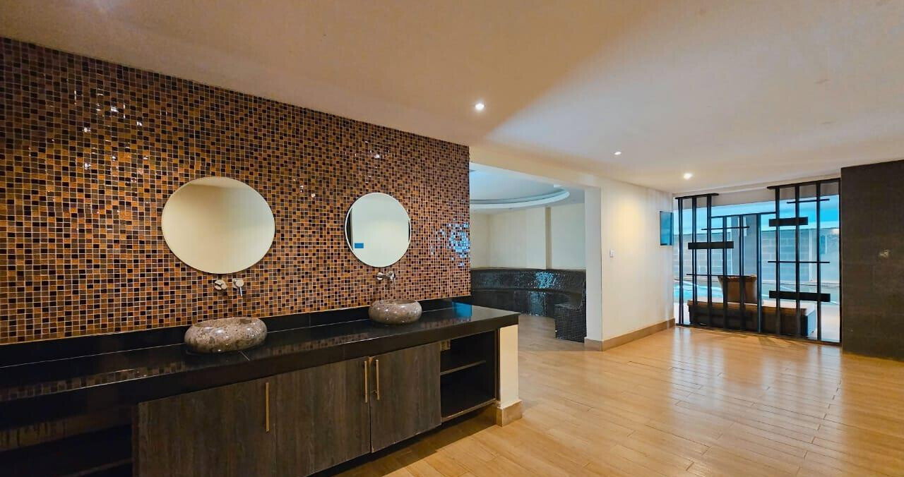 3BR All-Ensuite with Italian Kitchen & Indoor Pool - Riverside