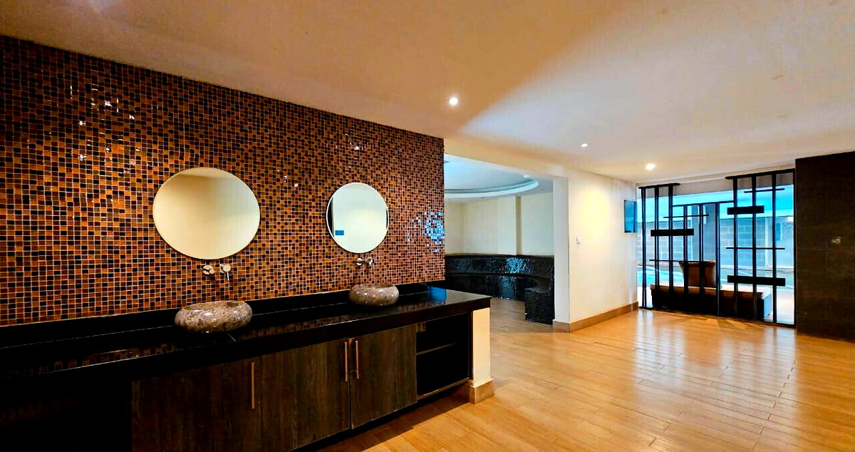 3BR All-Ensuite with Italian Kitchen & Indoor Pool - Riverside