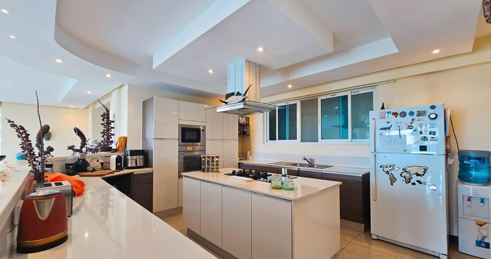 3BR All-Ensuite with Italian Kitchen & Indoor Pool - Riverside