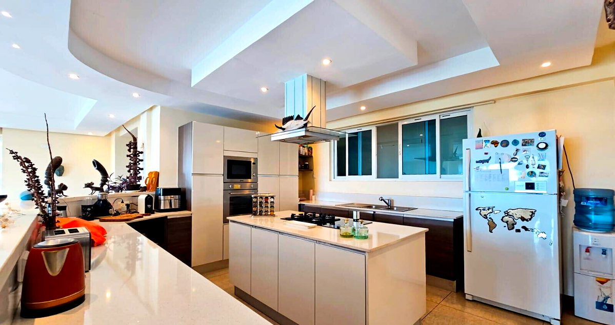3BR All-Ensuite with Italian Kitchen & Indoor Pool - Riverside