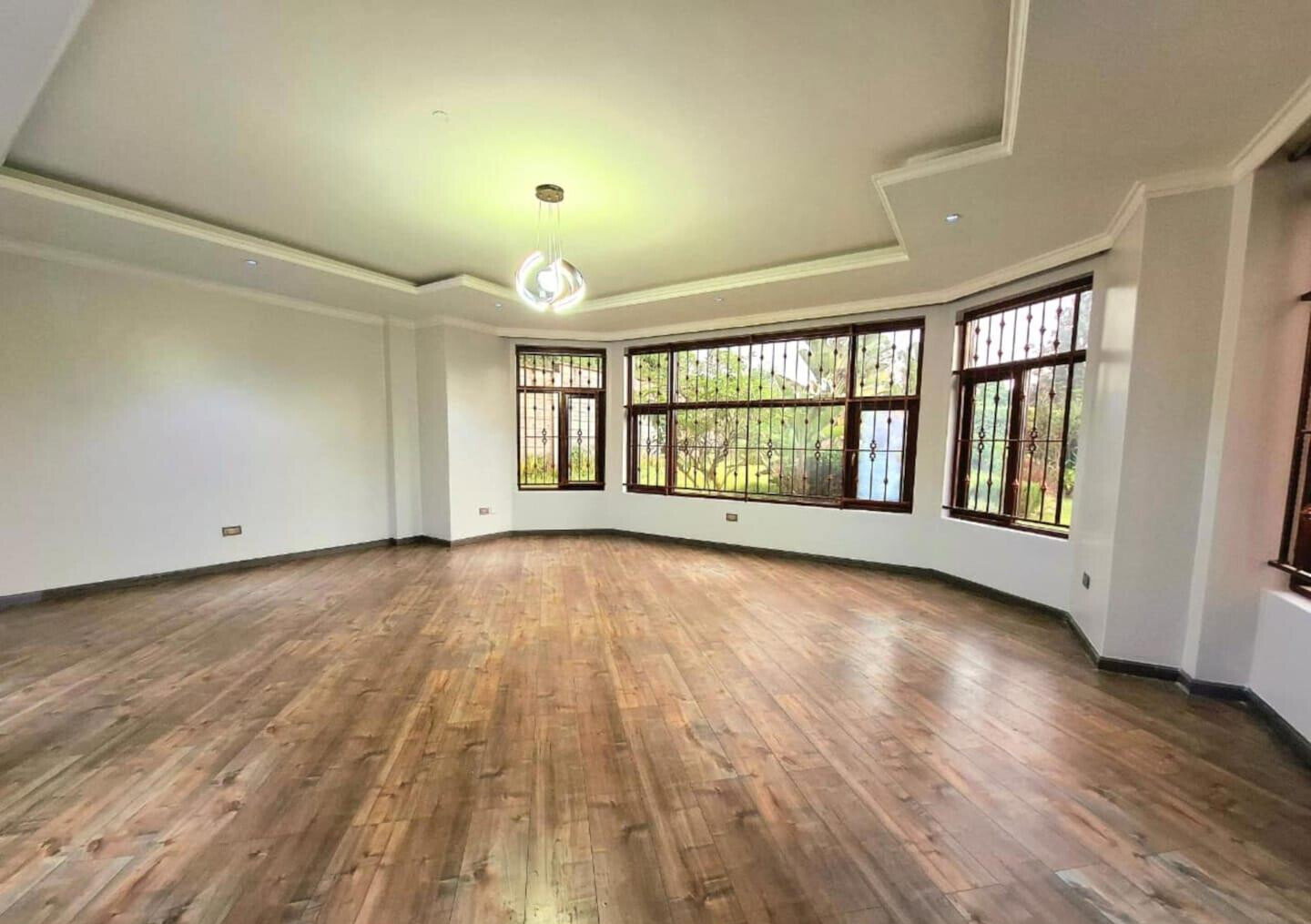 Half Acre 5BR Garden Home for KSh 450K