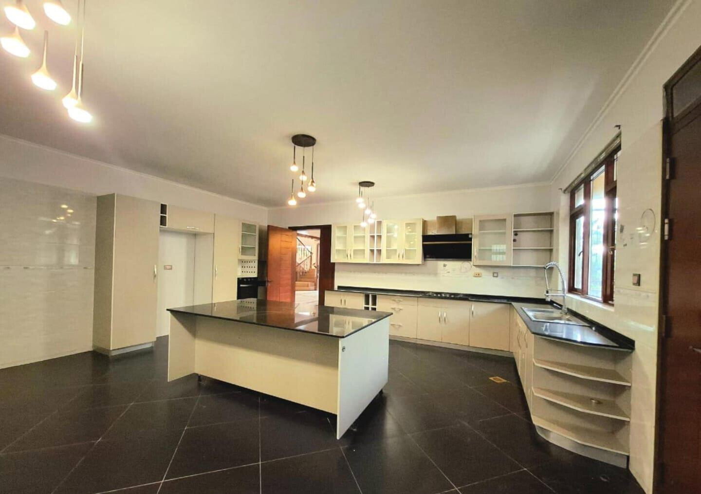 Half Acre 5BR Garden Home for KSh 450K