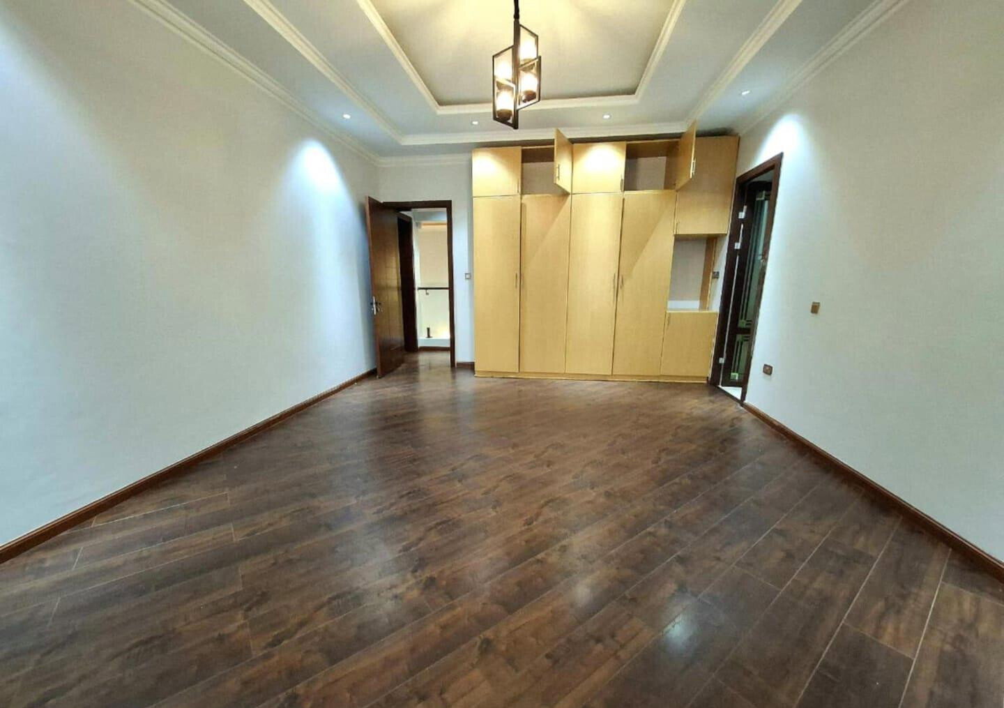 Half Acre 5BR Garden Home for KSh 450K