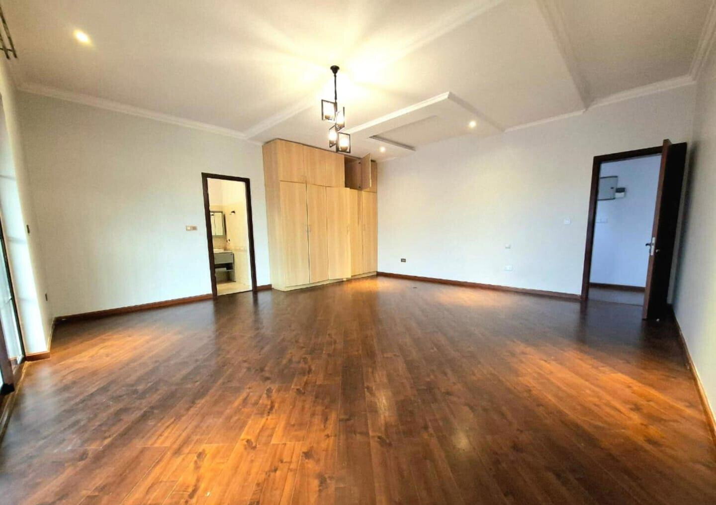Half Acre 5BR Garden Home for KSh 450K