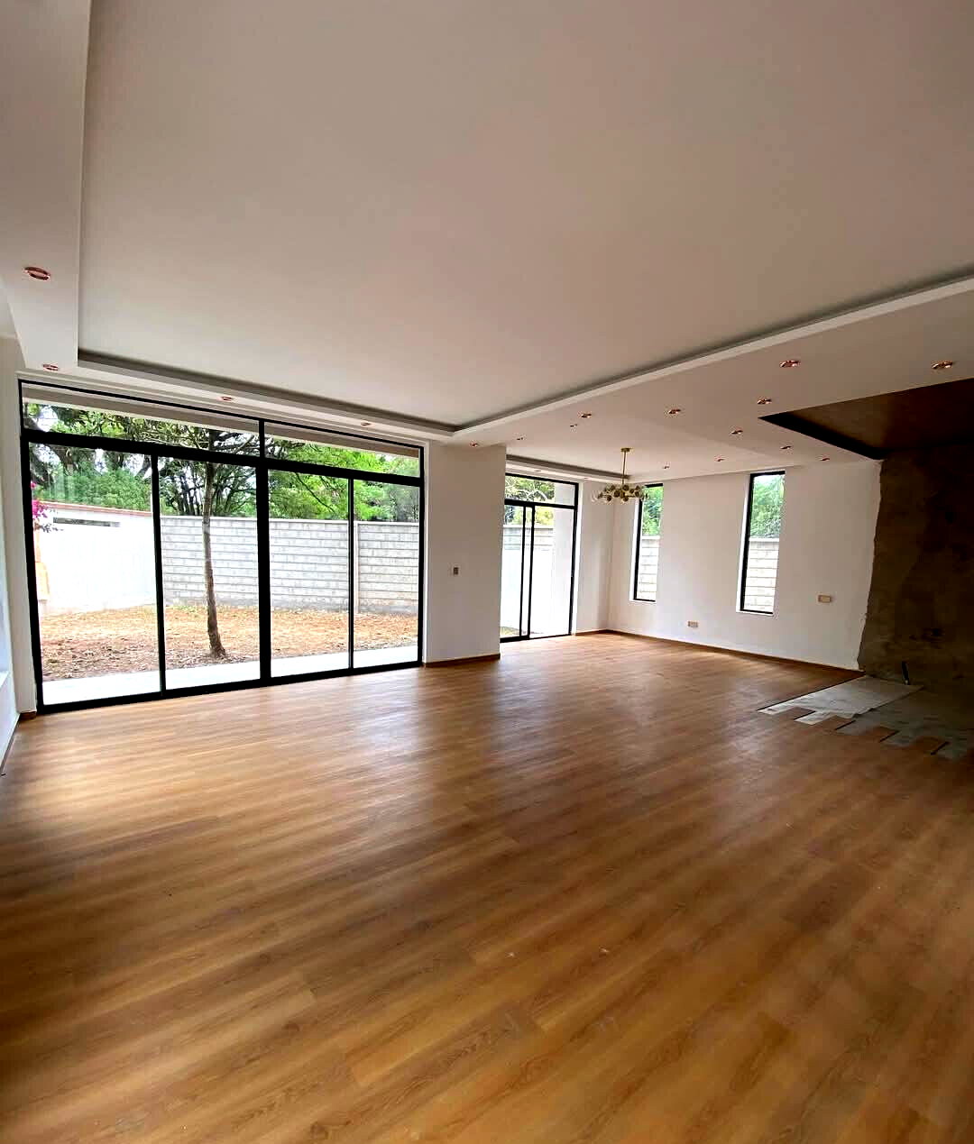 Contemporary 5-Ensuite Villas with Private Gardens - Lavington