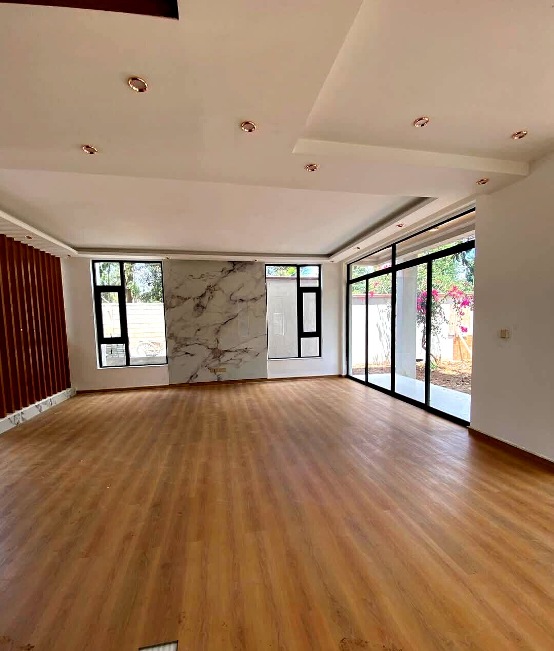 Contemporary 5-Ensuite Villas with Private Gardens - Lavington