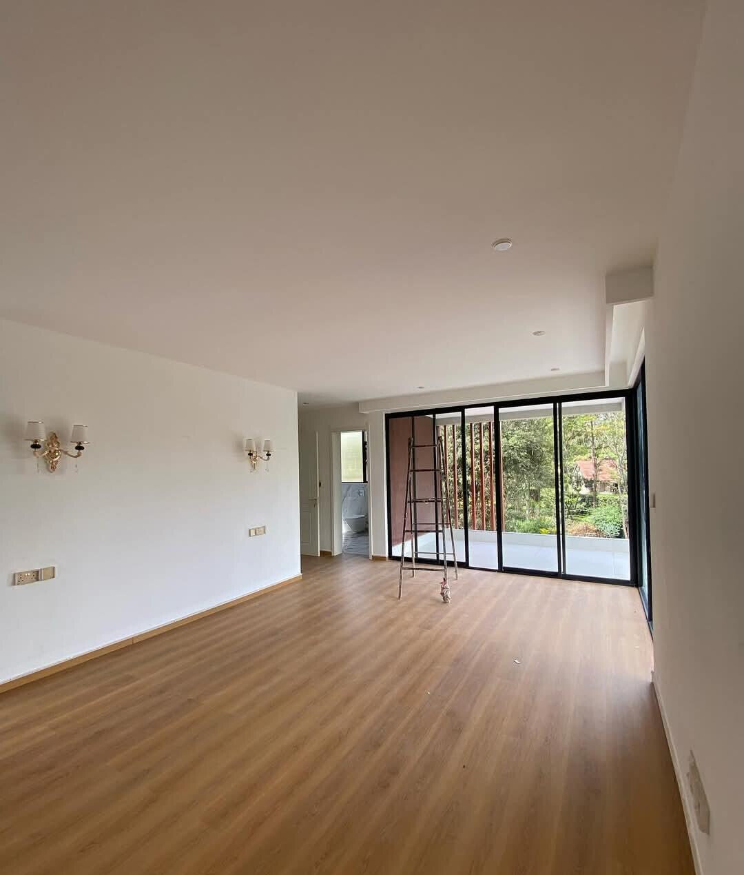 Contemporary 5-Ensuite Villas with Private Gardens - Lavington