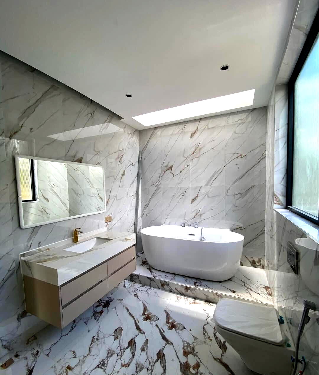 Contemporary 5-Ensuite Villas with Private Gardens - Lavington
