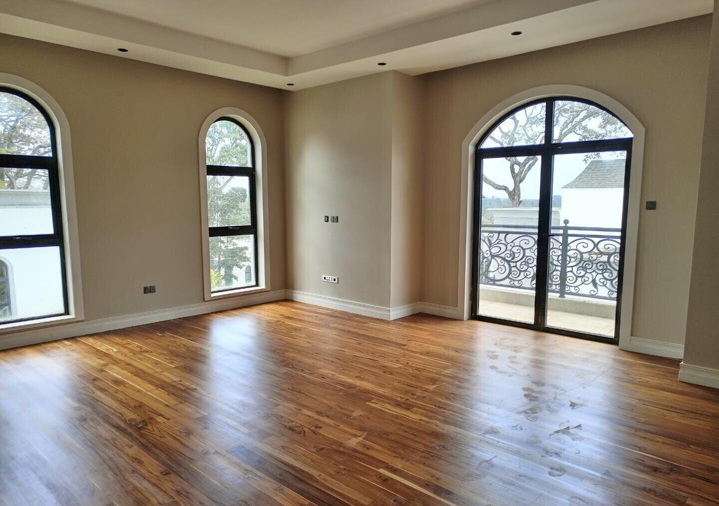5BR Townhouse with Rooftop Terrace & Heated Pool - Loresho