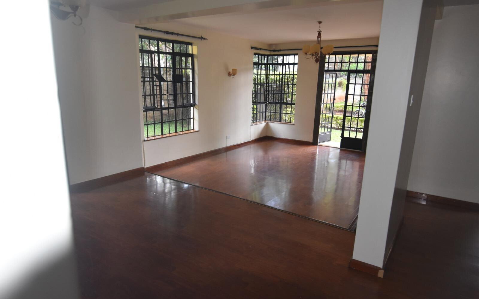 Private 5BR Townhouse with DSQ & Only 6 Units - Lavington
