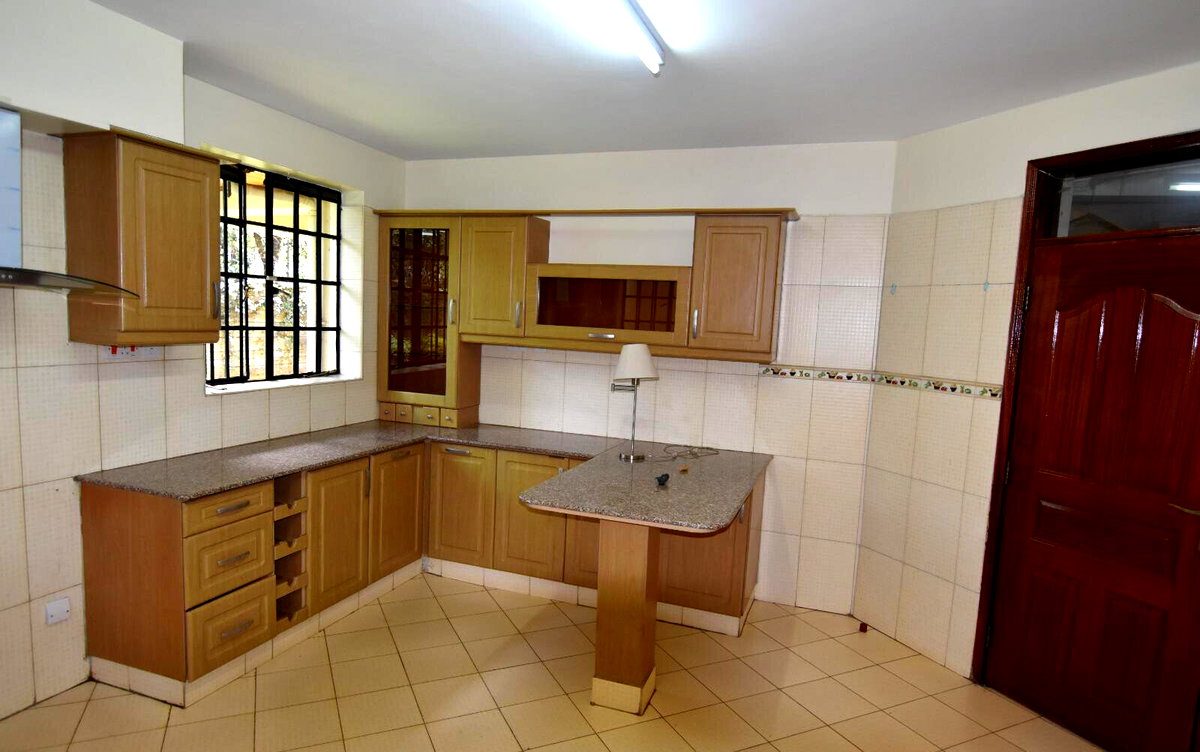 Private 5BR Townhouse with DSQ & Only 6 Units - Lavington