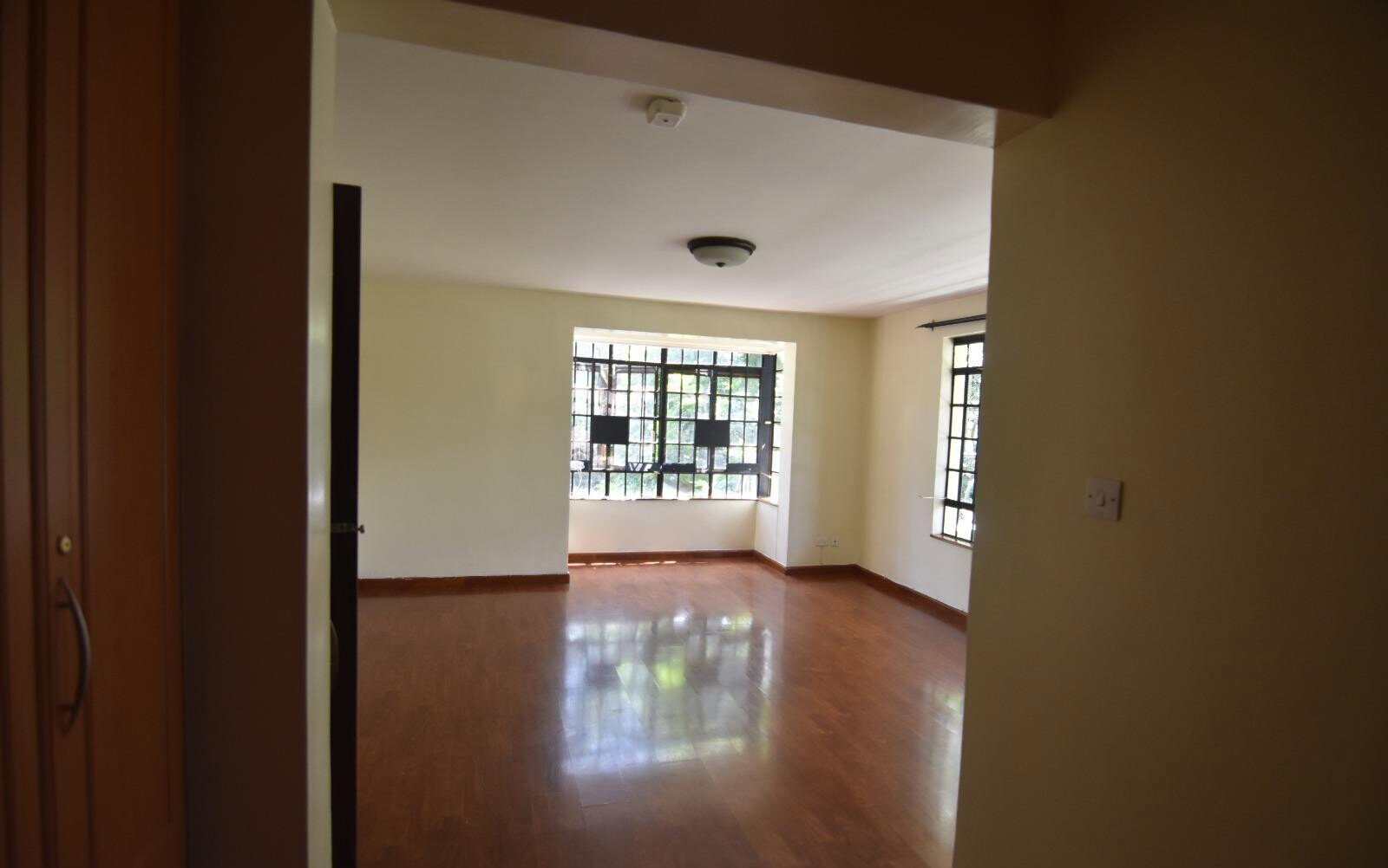 Private 5BR Townhouse with DSQ & Only 6 Units - Lavington