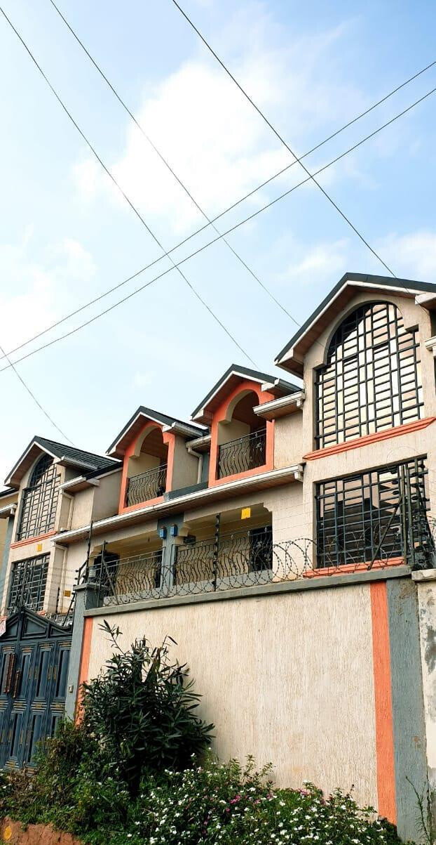 7BR Townhouse with DSQ & 10,000L Tank – Langata