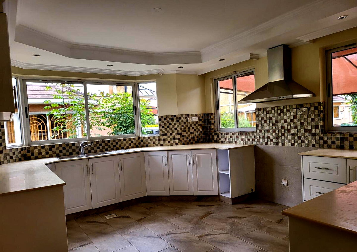 5-Ensuite Townhouse with Gym & Generator - Lavington