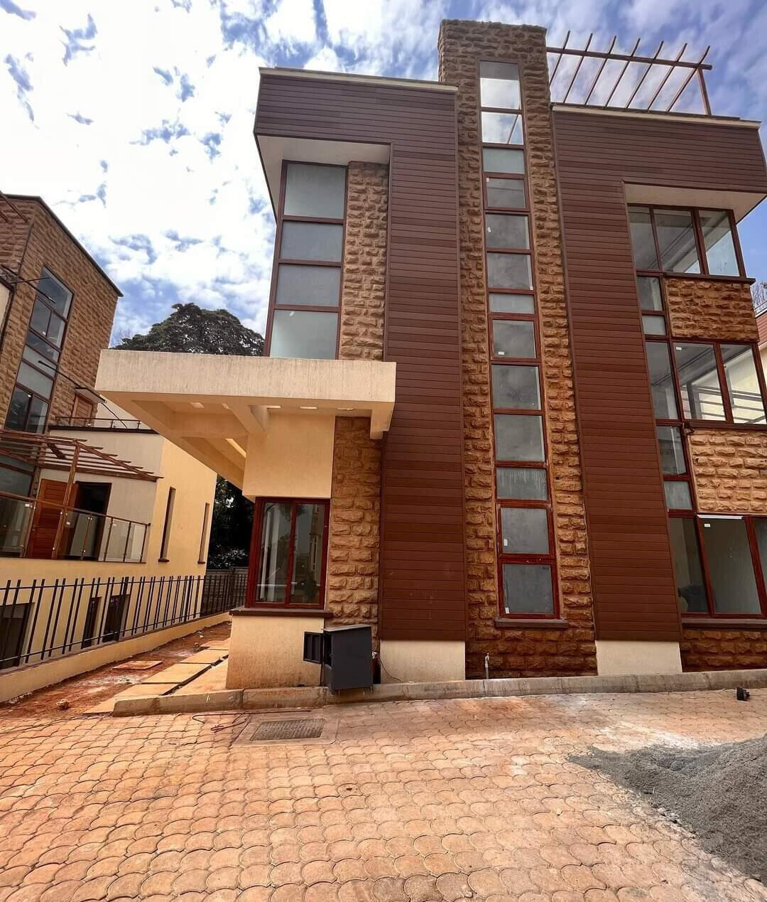 5-Ensuite Townhouse with Rooftop Terrace & Study - Lavington