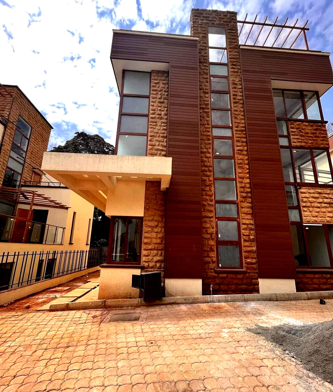 5-Ensuite Townhouse with Rooftop Terrace & Study - Lavington