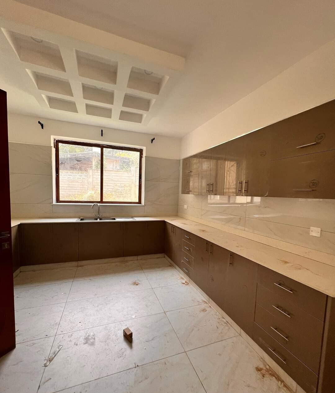 5-Ensuite Townhouse with Rooftop Terrace & Study - Lavington