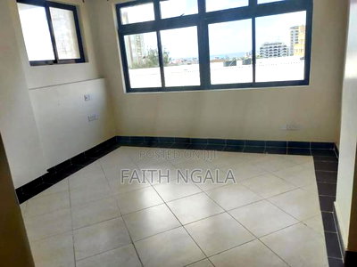 3bdrm Apartment in Kizingo for sale - Image 10