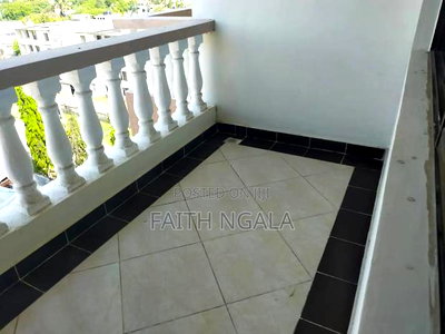 3bdrm Apartment in Kizingo for sale - Image 7