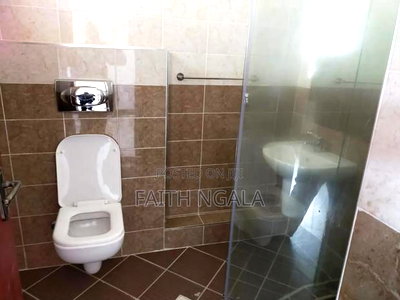 3bdrm Apartment in Kizingo for sale - Image 9