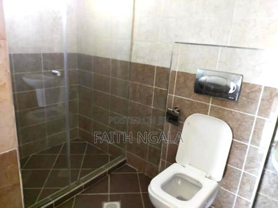 3bdrm Apartment in Kizingo for sale - Image 11