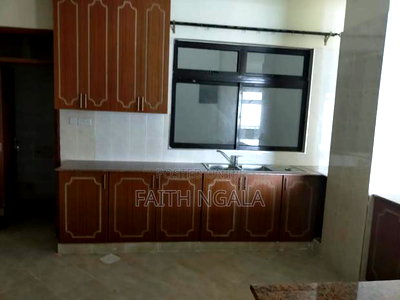 3bdrm Apartment in Kizingo for sale - Image 12