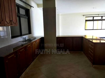 3bdrm Apartment in Kizingo for sale - Image 8