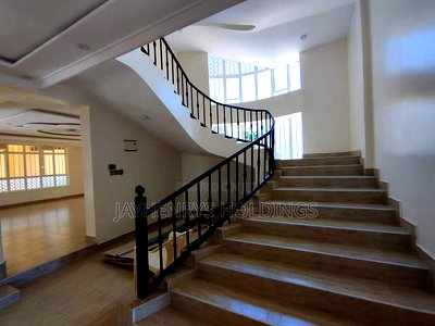 5bdrm Villa in Membley Estate for sale - Image 10