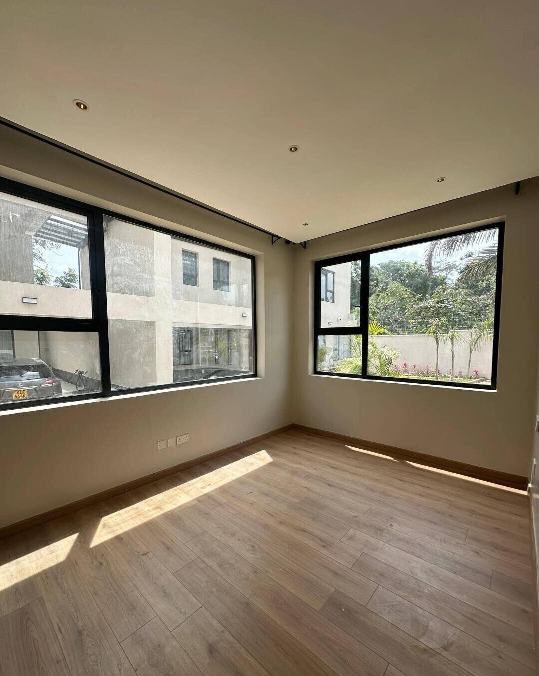 5-Ensuite Townhouse with Rooftop Terrace & Solar - Lavington