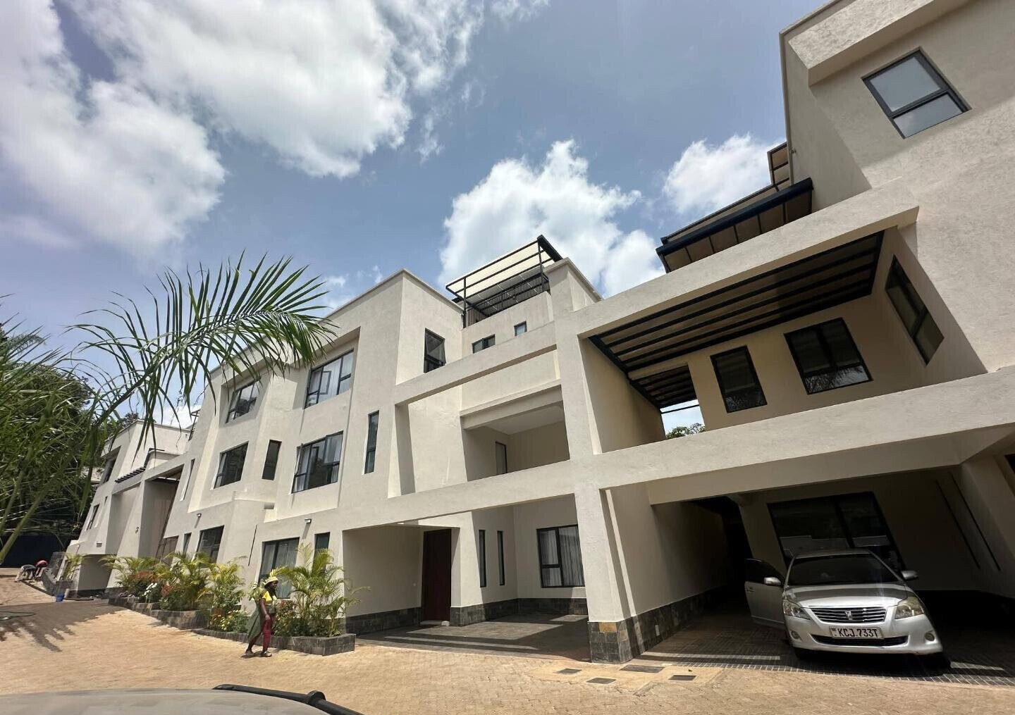 5-Ensuite Townhouse with Rooftop Terrace & Solar - Lavington