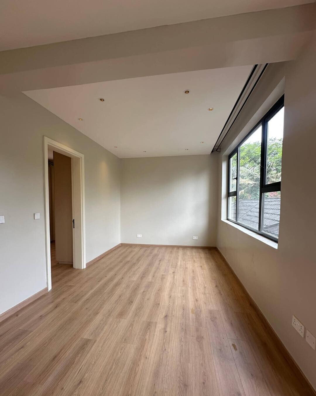 5-Ensuite Townhouse with Rooftop Terrace & Solar - Lavington