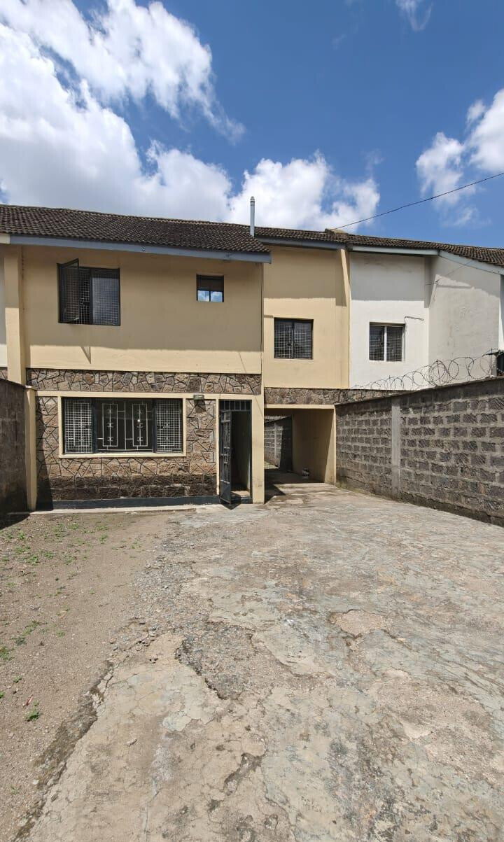 3BR Commercial Townhouse on Tarmac - Nairobi West