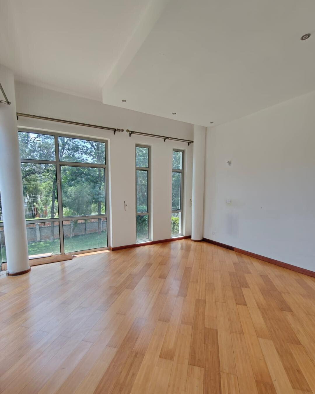 Luxury 5BR Haven on 1/2 Acre
