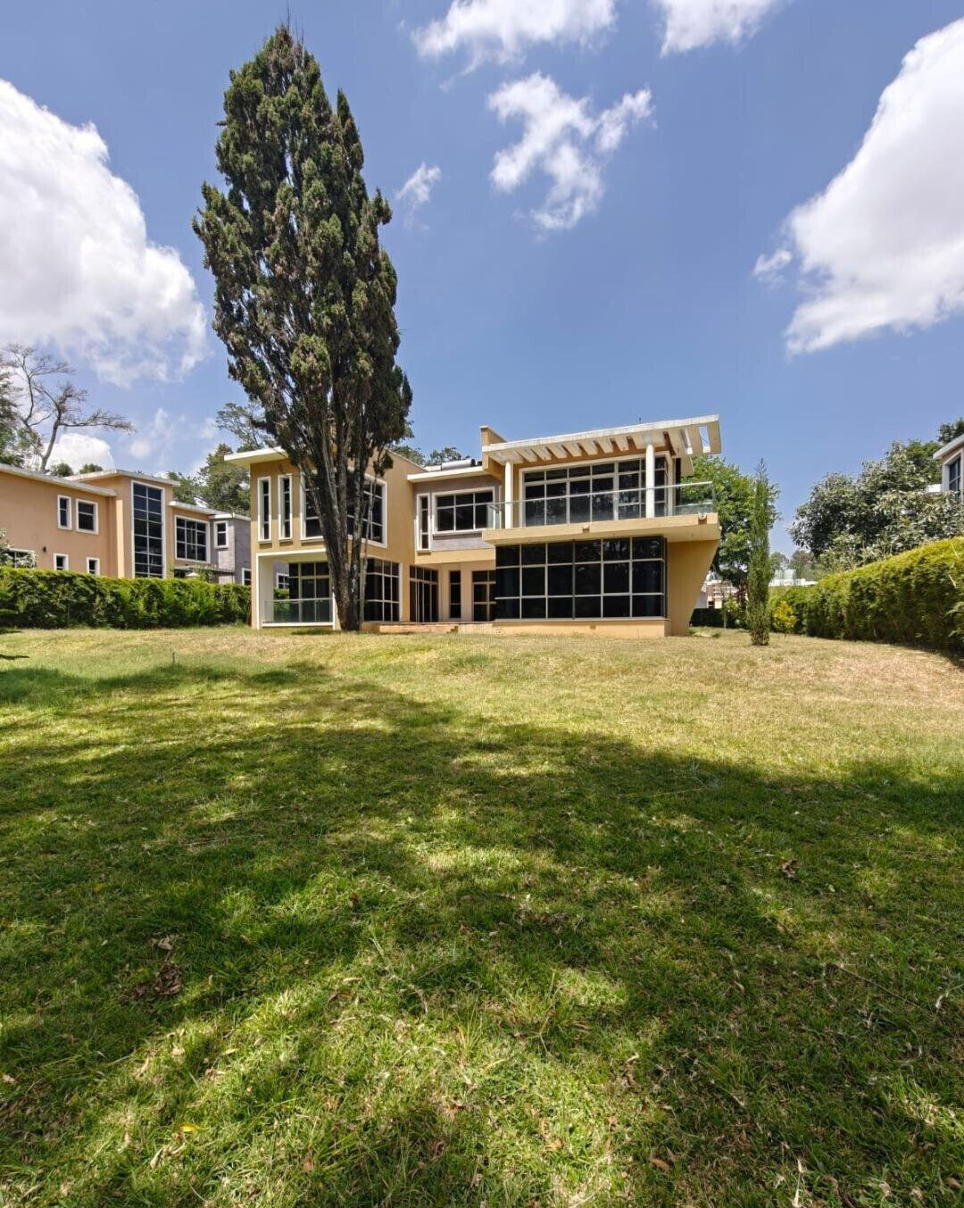 Luxury 5BR Haven on 1/2 Acre