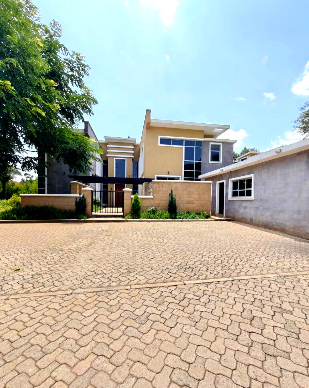 Luxury 5BR Haven on 1/2 Acre
