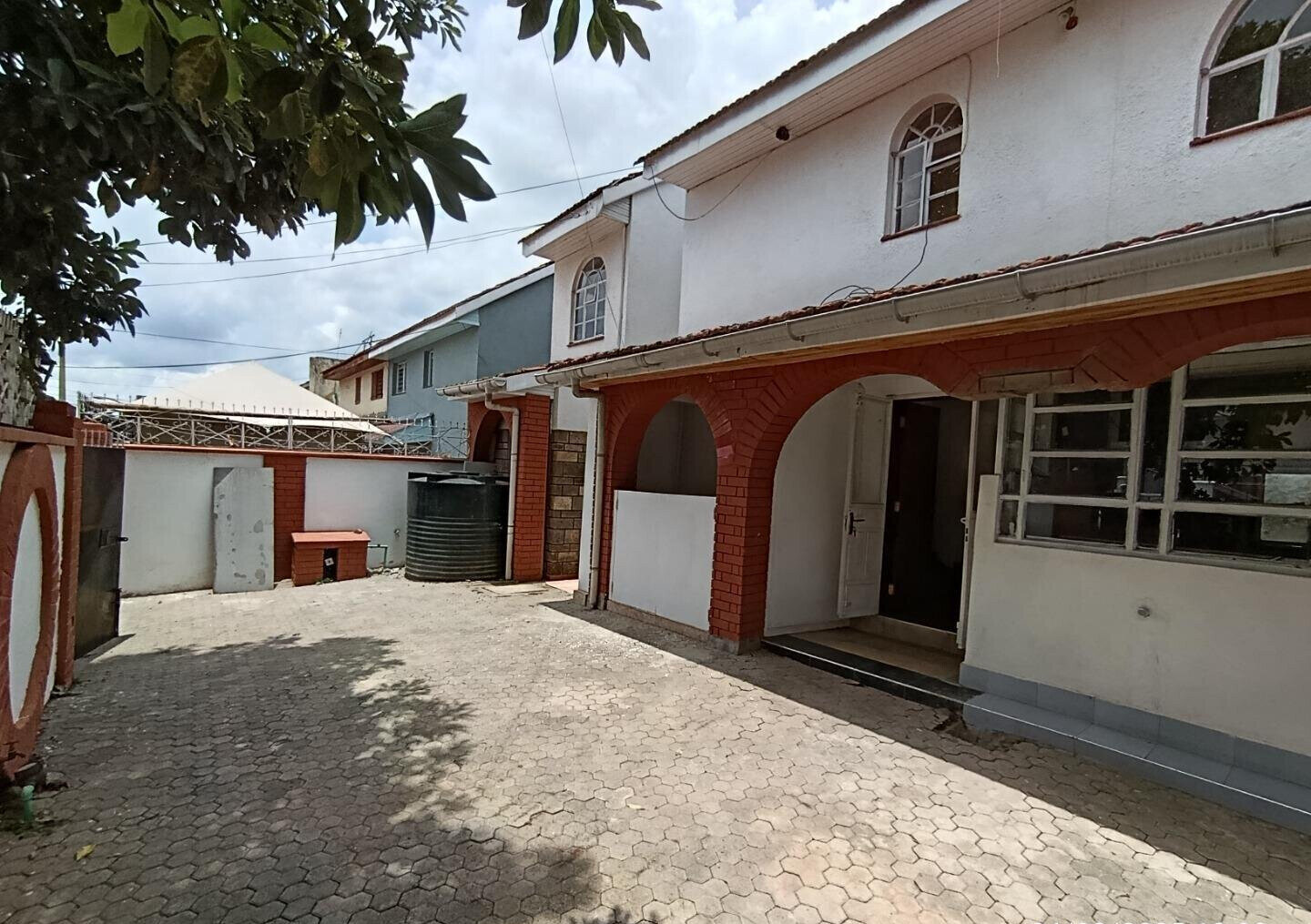 5BR Townhouse with Guest Wing & 10,000L Water Tank – Langata