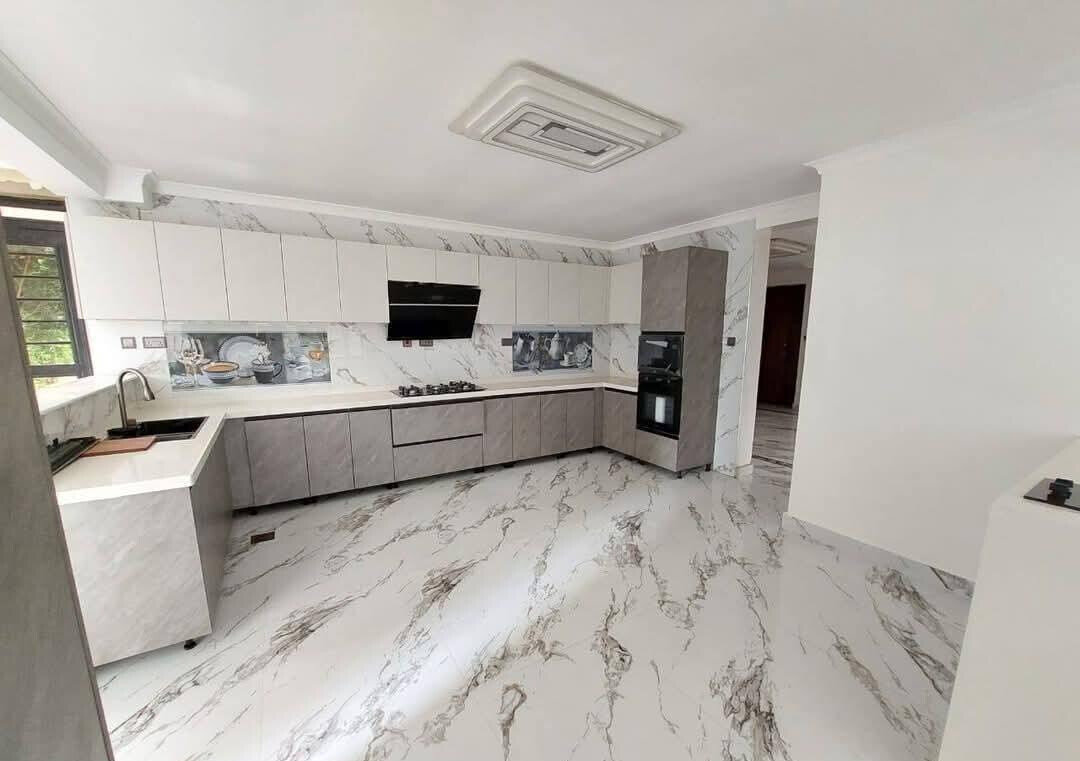 6-Bedroom Townhouse with DSQ & Solar - Ruiru