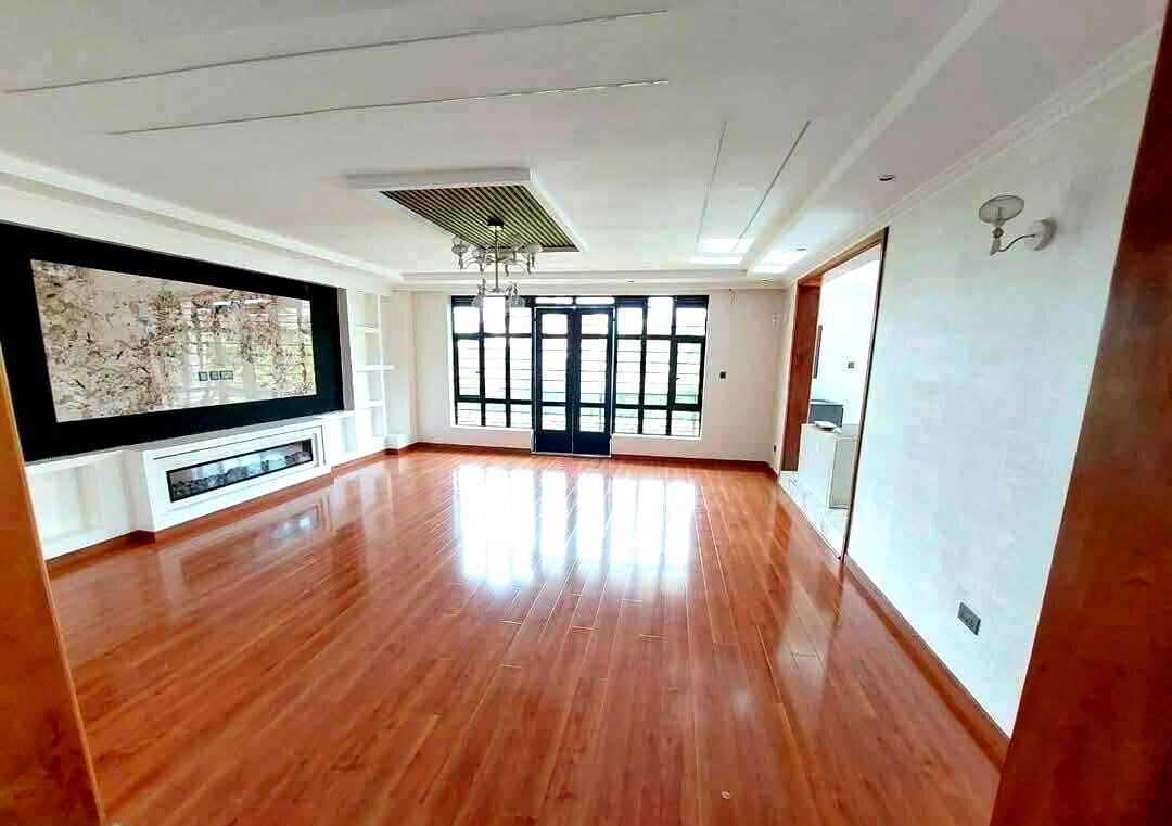 6-Bedroom Townhouse with DSQ & Solar - Ruiru