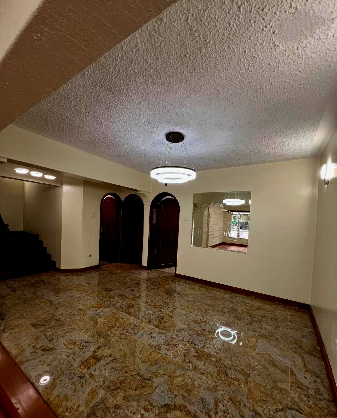 4BR Townhouse with Wooden Floors & Private Terrace - Kilimani