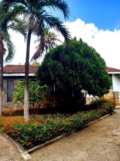 3bdrm Bungalow in Nyali for Sale - Image 4