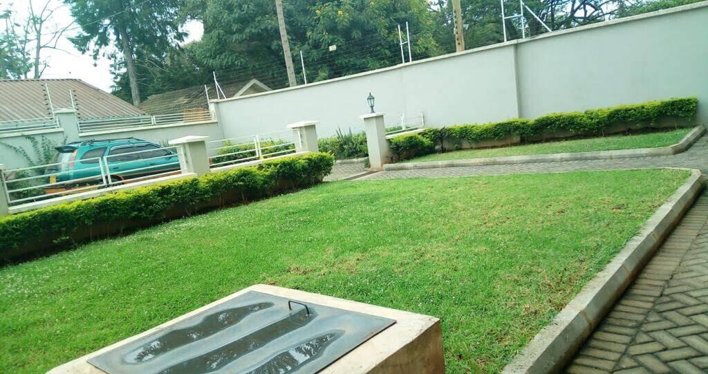 5-Ensuite Townhouse with Fireplace & Solar - Lavington