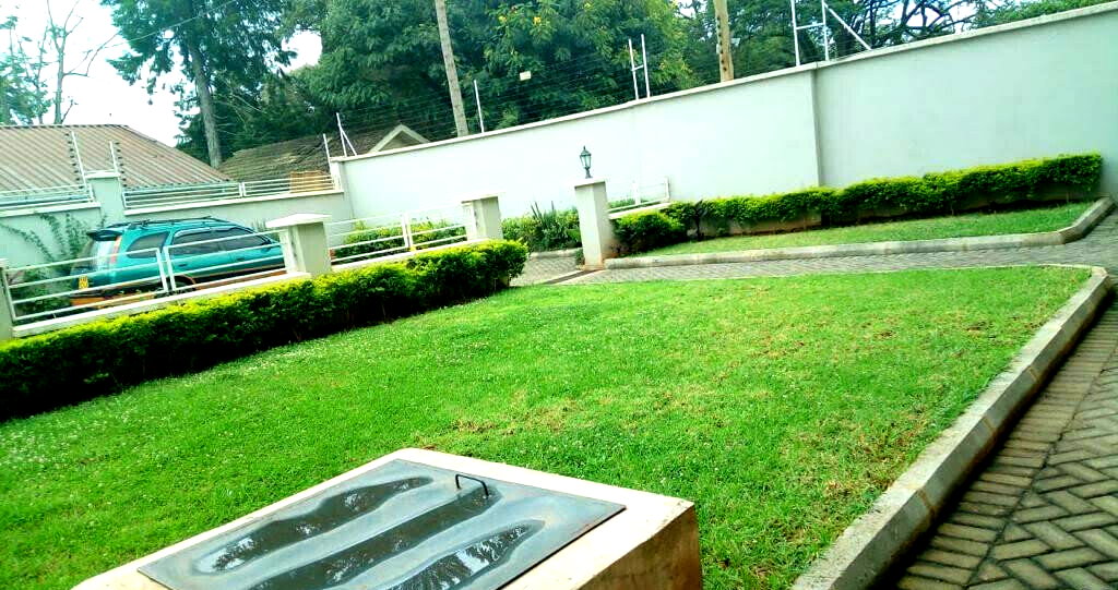 5-Ensuite Townhouse with Fireplace & Solar - Lavington
