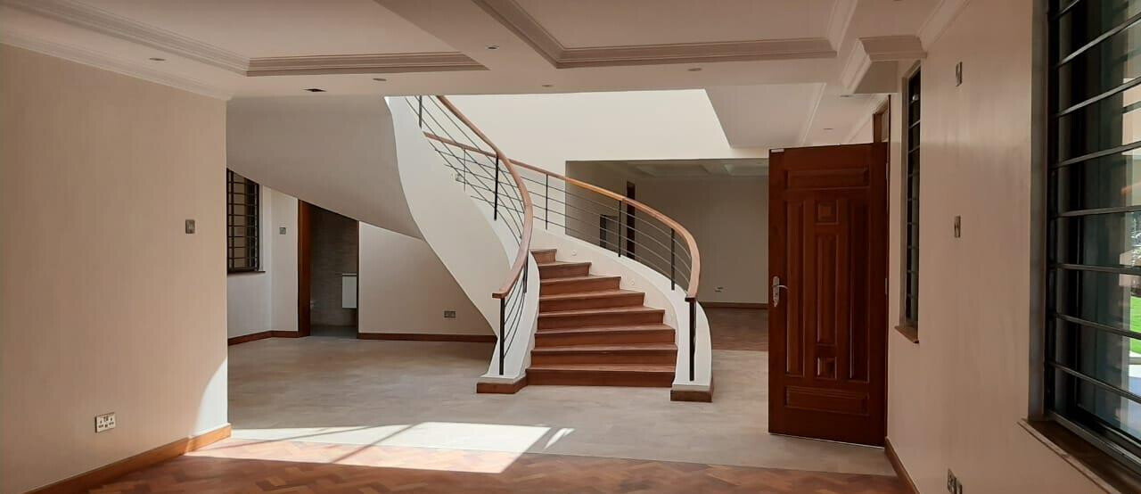 5-Ensuite Townhouse with Dual Kitchens & Courtyard Fireplace - Lower Kabete