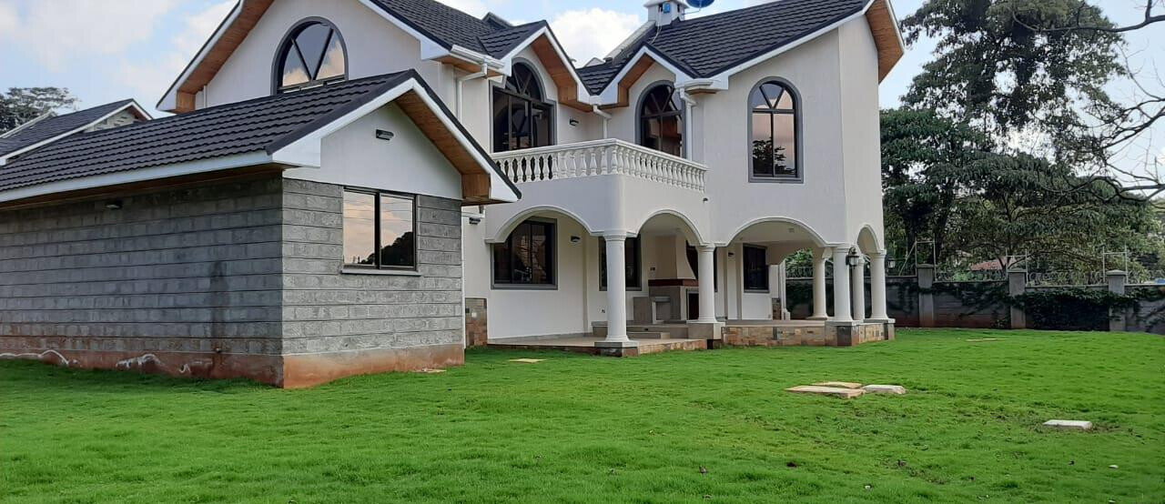 5-Ensuite Townhouse with Dual Kitchens & Courtyard Fireplace - Lower Kabete