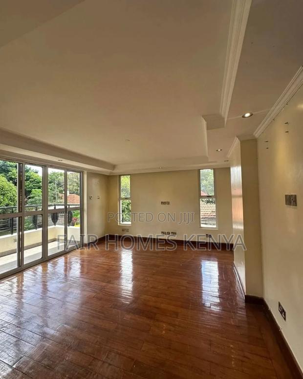 5bdrm Townhouse/Terrace in Lavington Green for sale